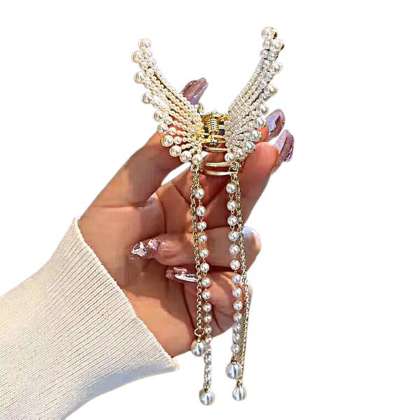This small and beautiful hair accessory comes with beautiful pearl tassels that can brighten up any hairstyle.